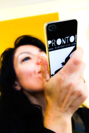 Journalist Milou van Rossum with the "Pronto" Phone Case by Mimi Berlin